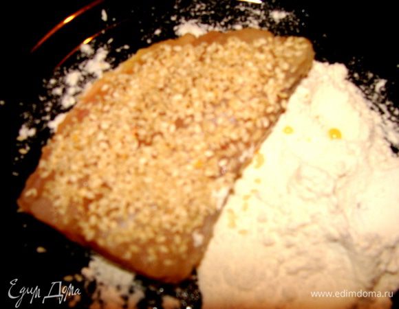 Другую сторону посыпать кунжутом.