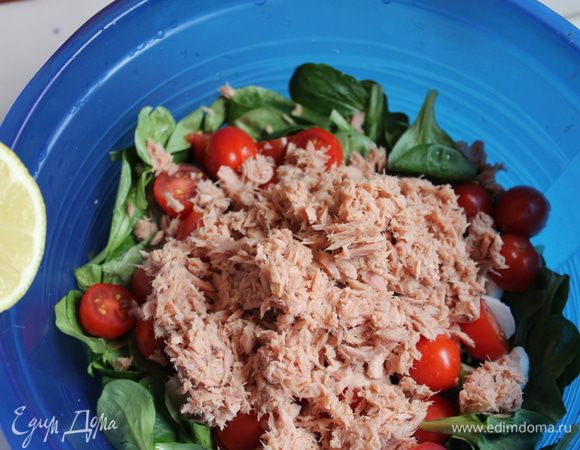 Добавляем тунец.