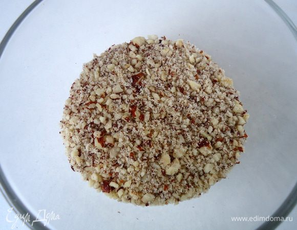 Орехи измельчить.

