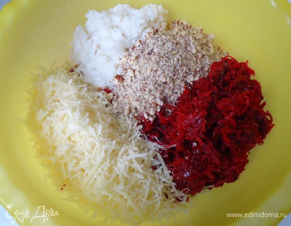 Все составляющие  соединить, посолить, поперчить, перемешать. 
