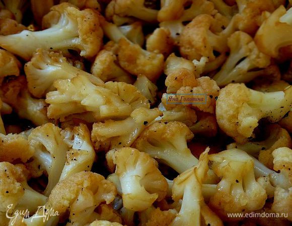 Разложить одним слоем на бумагу и запекать 20 минут. 
Перемешать аккуратно и запекать ещё 20 минут. 
