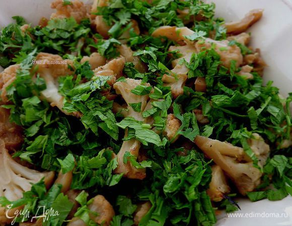 Присыпать свежий зеленью перед подачей.