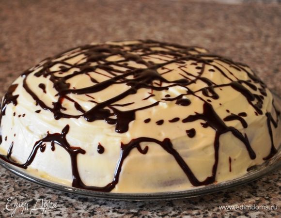 Не забываем полить торт растопленным шоколадом! И... приятного чаепития!