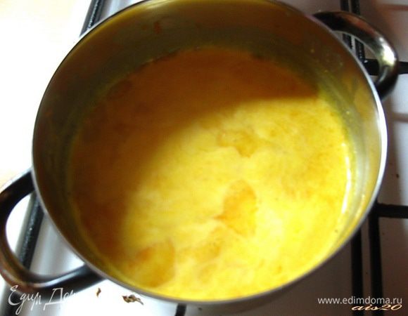 Затем убавить огонь на минимум и варить 30-40 минут, периодически помешивая.