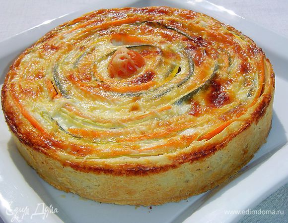 Пирог отправляем в заранее разогретую до 180 гр. духовку и выпекаем пирог 60-70 минут.