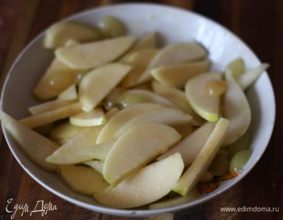 Смешаем с медом,крахмалом и корицей.