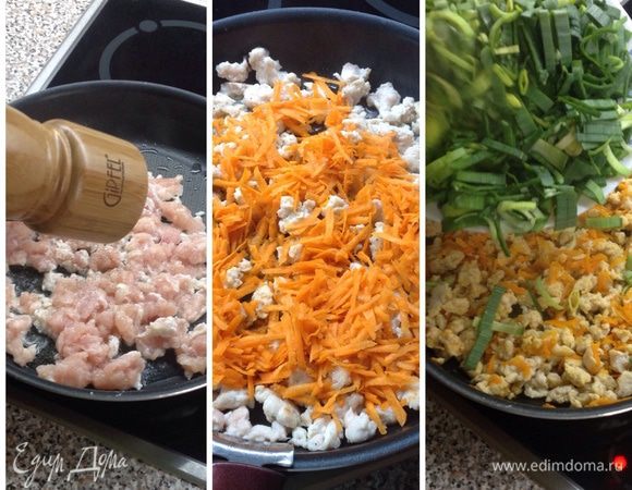 На оливковом масле обжарьте фарш до полуготовности. Посолите и поперчите. Добавьте морковь и лук. Через минуту можно снять сковороду с огня.