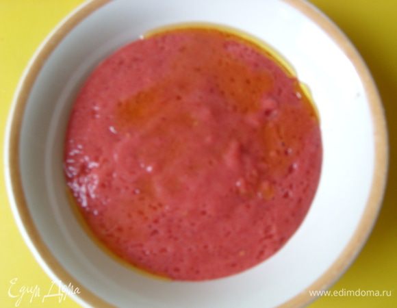 Добавить 1-2 ст.л. оливкового масла. У вас получится красная часть супчика.