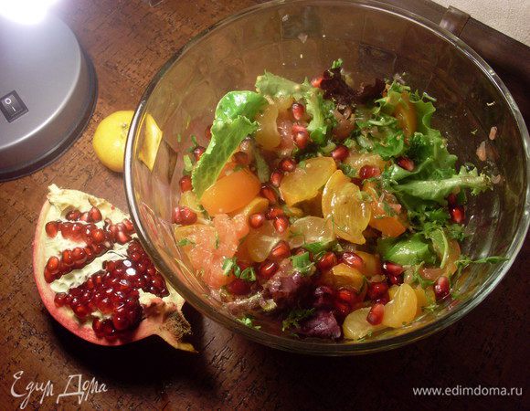 Сверху посыпать зернами граната.