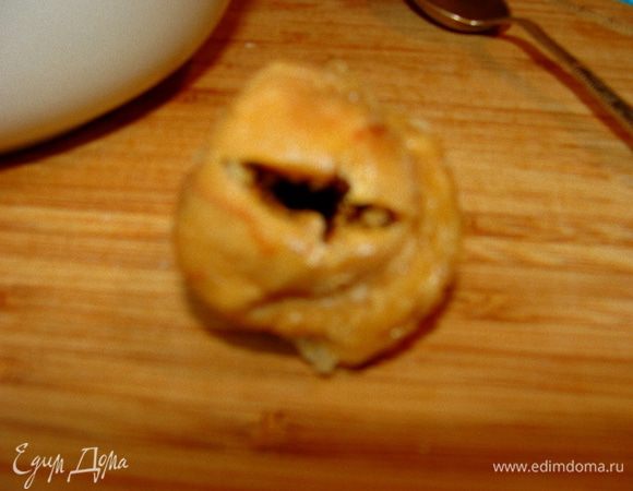 Снизу сделать надрез.