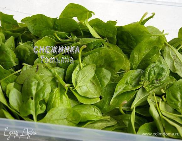 Вот такой большой урожай шпината был собран:) Для галеты шпинат промываем и просушиваем на полотенце.