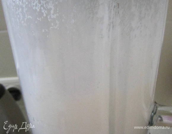  Все ингредиенты поместить в блендер. Взбить.
