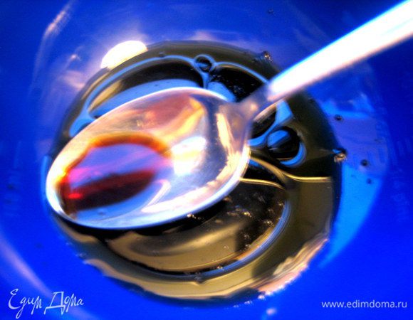 Делаем заправку в отдельной миске.