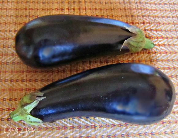 Баклажаны вымыть, обсушить.