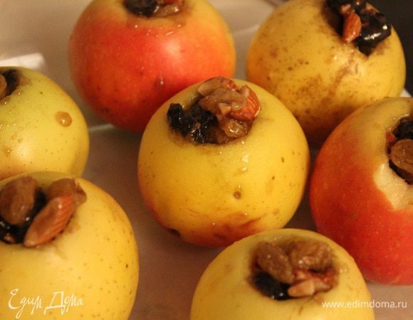 Нагреть духовку до 180 гр. С и выпекать 30-35 минут. Хороши как в теплом, так и в холодном!  