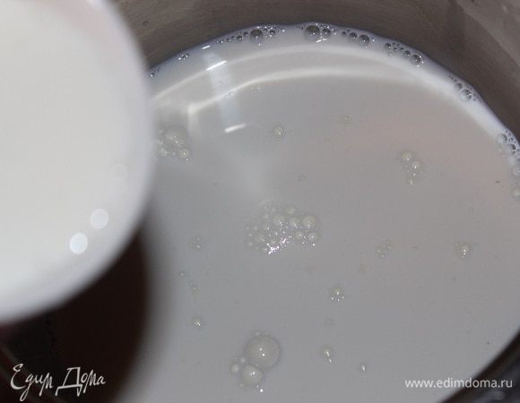 Добавить 1-2 ст.л. сахара, перелить в горшочек и накрыть крышкой. Отправить в духовку на 8 часов при 50 гр. 