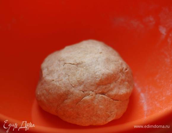 Накрываем полотенцем и ставим в теплое место минут на 40. Оно увеличится вдвое.