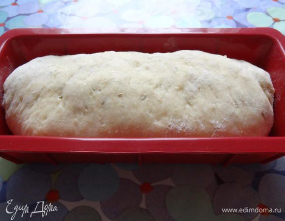Помещаю тесто в форму (у меня силиконовая). 