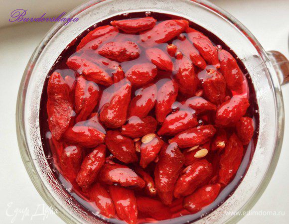 Залить семена льна и ягоды годжи настоем каркаде. Дать настояться минут 45-60 до загустения и полного остывания. Добавить лимонный сок и сахарозаменитель по вкусу, тщательно перемешать. Есть удобнее всего ложкой. ENJOY !