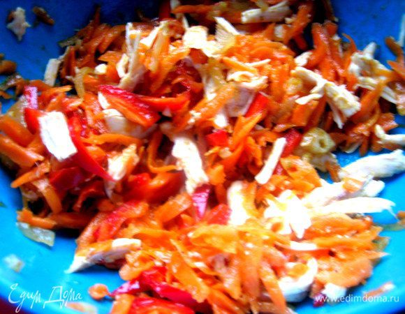 Тщательно перемешать...Дать постоять,пропитаться. Можно добавить майонез,но я не захотела! Хватило заправки-сока от морковки.