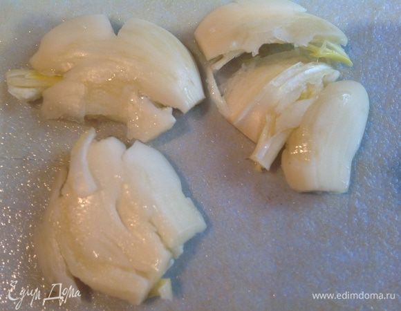 Чеснок раздавить ножом, добавить в плов, приправить специями. Огонь сделать как можно тише и томить до готовности. Дать настояться 30 минут.
Приятного аппетита!!!