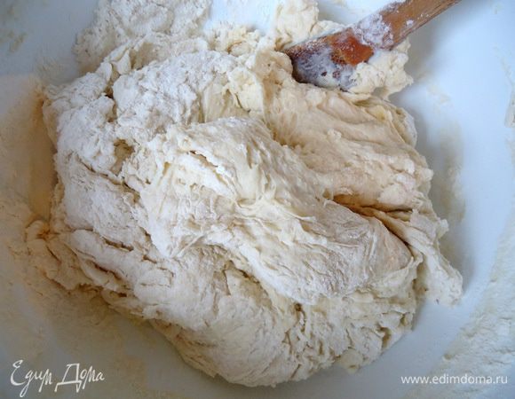 Замесить тесто.