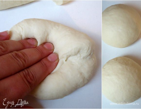 Каждую часть сформовать в шарик, как бы собирая края вовнутрь.
