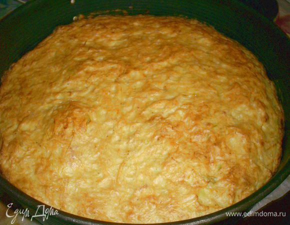 Выпекаем в разогретой до 180 градусов духовке 35 минут, следите, чтоб запеканка не подгорела.