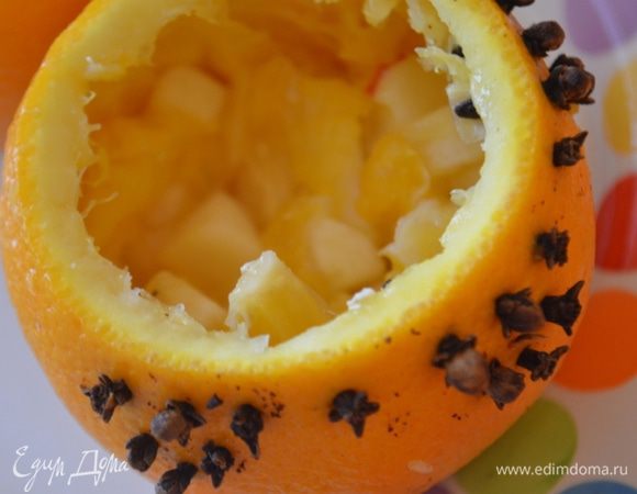 В подготовленные пиалы кладем 2 ст ложки салата
