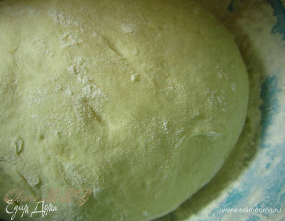 По мере необходимости добавить оставшуюся муку, замесить, оставить еще на 15-20 минут.
