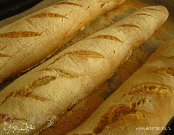  Выпекать багеты до золотистой корочки.
