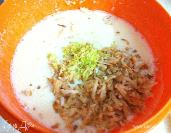 Добавить айву, цедру, орехи, корицу и ваниль, перемешать
