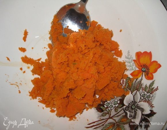 Сделали морковный сок из моркови и остался жмых (или на мелкой терке потереть морковь).