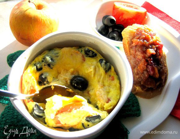 Подать такой омлетик хорошо с яблочно-луковым чатни на хлебушке.