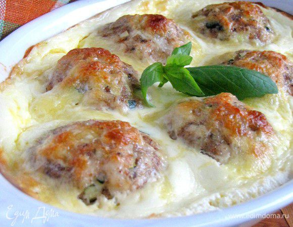 Куриные шарики готовы! На гарнир очень хорошо подойдут тушеные овощи или салатик. Приятного аппетита!