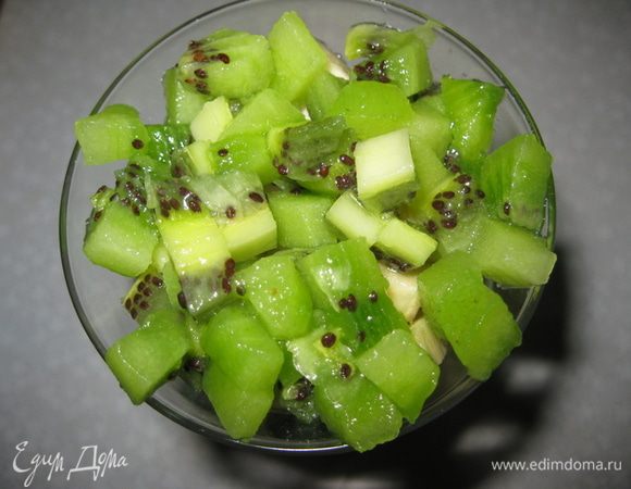 Кусочки киви.