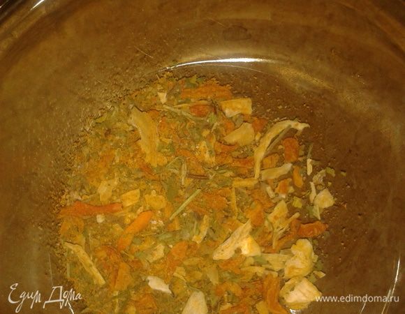 В кипящую воду (1 л)  добавить приправу 1 столовую ложку. 