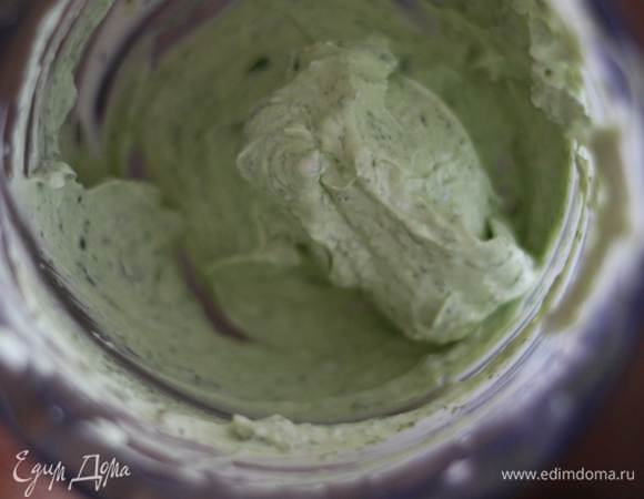 Взбиваем сливки до крепких пиков. Я взбила 50 мл,половина осталась) И добавляем к нашему творогу необходимое кол-во сливок, крем должен быть густым.