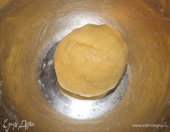 сформировать шар и отправить в холодильник на 15 минут