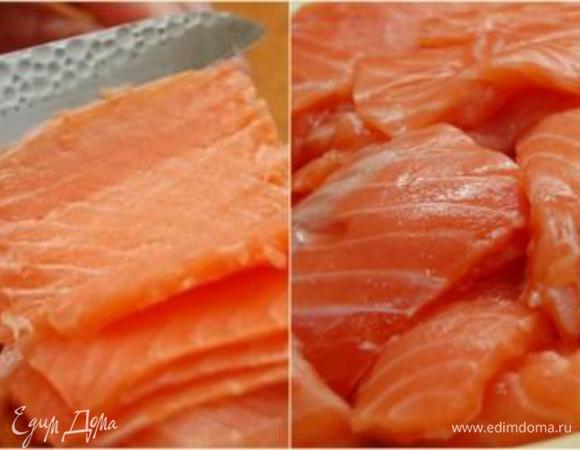 Вот по этому рецепту я солю рыбу уже очень давно. Мне очень нравится отсутствие в ней каких-либо других вкусов и ароматов. Только рыба и ничего более. Ну а уже после - можно и лимончиком сбрызнуть и травку добавить по вкусу. Итак, если у вас свежая рыба – отрежьте необходимый кусок для засолки и поместите его в морозильную камеру на 2 дня.  Думаю, вы сами знаете, для чего это нужно. Мало ли, что в этой рыбе….    Освободить рыбу от кожи и костей, нарезать слайсами (лучше это делать, если рыба будет слегка подморожена)