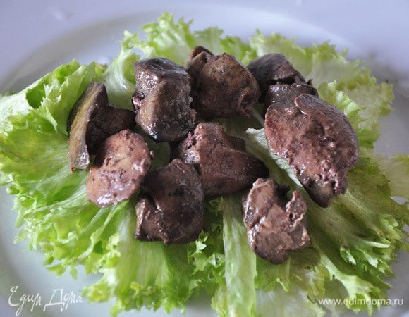  Выложить сверху теплую (или холодную, по желанию) печенку.