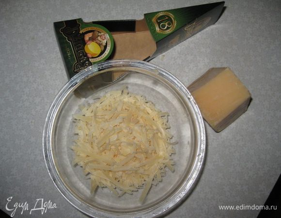 Трем сыр Джюгас, посыпаем сыром киви. 