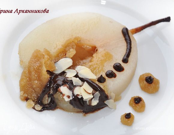 Полить шоколадом и украсить миндалем.