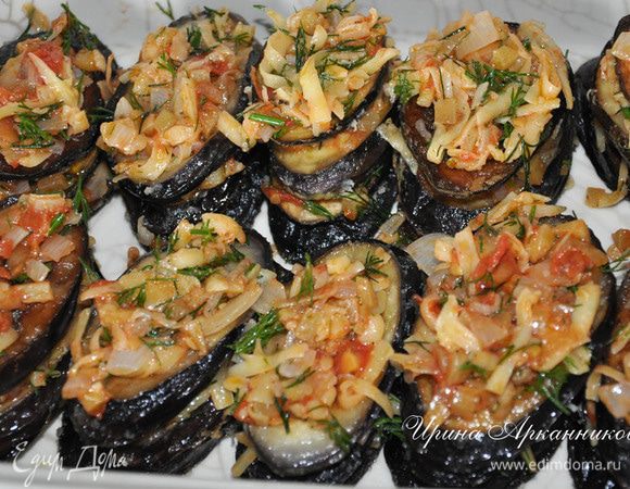  Выкладывать слоями в форму: баклажан-смесь-баклажан. И так по 3-4 баклажана по высоте. Сверху - смесь.Запекать при 180 гр. около 15 минут в духовке.