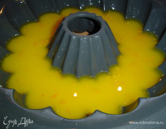 Так продолжаем чередовать слои и в конце оставляем желе в холодильнике на 5- 6 часов.