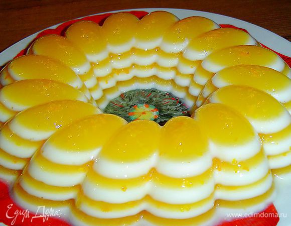 После этого, форму опустить на пару секунд в горячую воду и аккуратно перевернуть на тарелку. Вуа-ля! Вкуснейший полосатик готов!