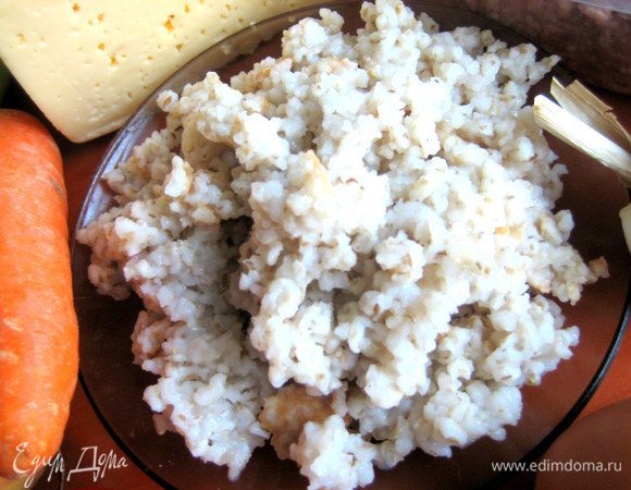 Кашка осталась от гарнира,я частенько её прячу в начинки)))