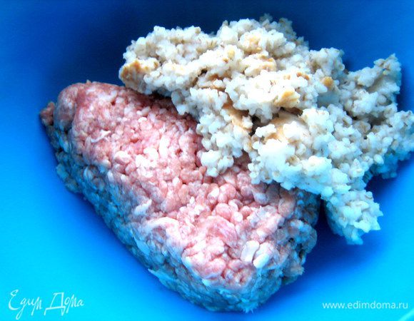 Соединяем их в миске.