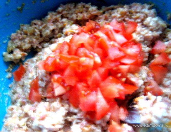 Помидор для сочности...