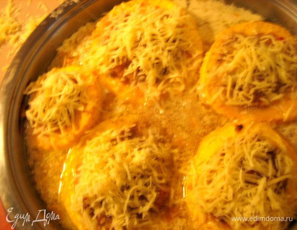 На остальные порции тоже в конце насыпаем сыр.
